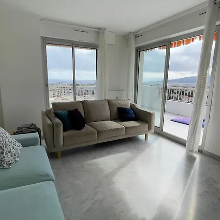 Amazing Seaview Two-bedroom * Antibes