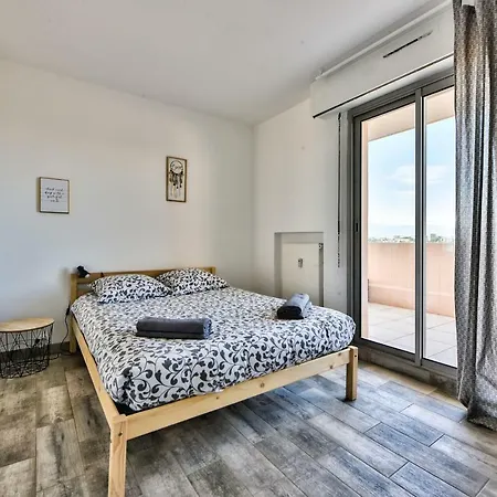 Amazing Seaview Two-bedroom Antibes