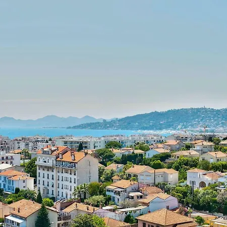 Amazing Seaview Two-bedroom * Antibes